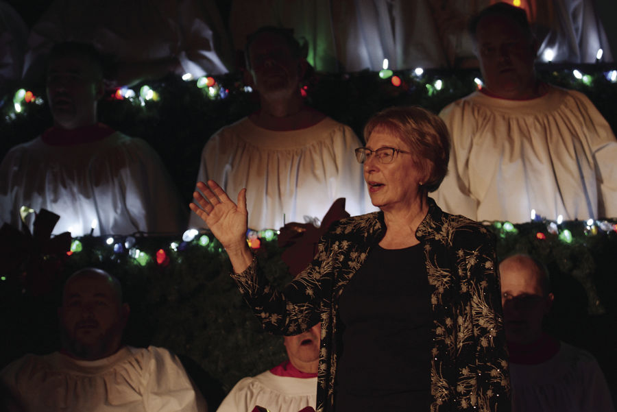 J-OBC-Singing Christmas Tree_4215.jpg